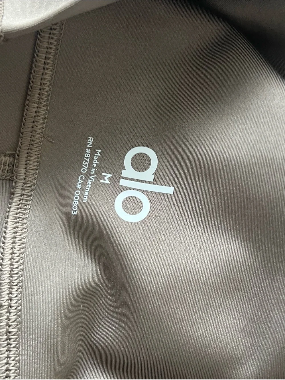 ALO Yoga High-Waist Leggings in Olive Branch. size M